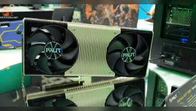 Carte graphique Palit double ventilateur sur fond de salon professionnel, éclairée et bien contrastée