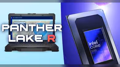 Ordinateur portable et processeur Intel Core sur fond bleu avec contraste élevé