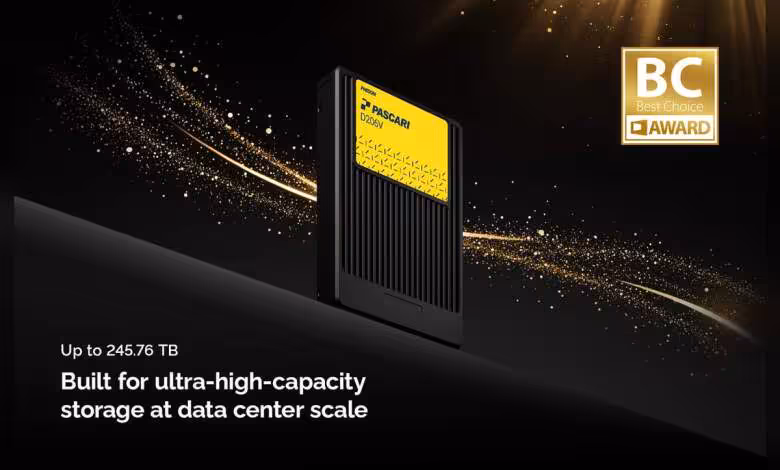 Phison Pascari D206V : le SSD U.2 PCIe 5.0 grimpe à 245,76 To et décroche un prix 1 SSD Phison Pascari D206V U.2 PCIe 5.0 noir et jaune, capacité jusqu’à 245,76 To, visuel promotionnel data center