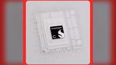 Puce Qualcomm Snapdragon C sur fond blanc, design carré noir avec logo Snapdragon et lettre C