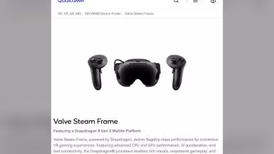Casque Valve Steam Frame et manettes avec design élégant, fond blanc épuré, contraste modéré