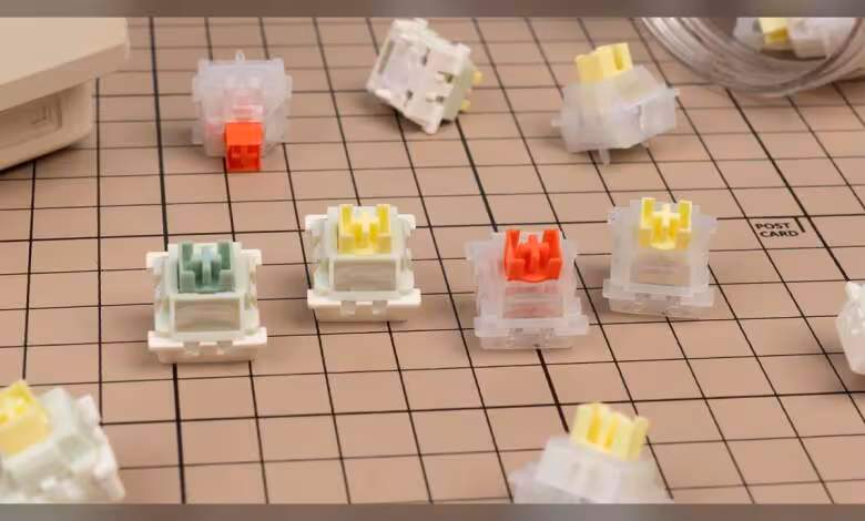 Switches magnétiques Keychron : des versions tactiles et silencieuses à prix serré 1 Switches Keychron magnétiques de différents types sur un plan quadrillé