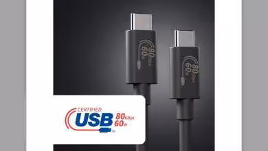 Câbles USB4 noirs avec connecteurs USB-C, certification USB 80 Gbps et 60 W affichée sur fond sombre