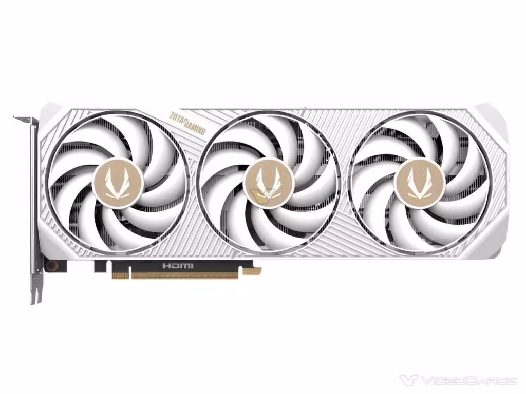 RTX 5070 : ZOTAC décline sa carte AMP en White Edition à 2587 MHz et 250 W 2 Carte graphique ZOTAC RTX 5070 AMP White, vue frontale, trois ventilateurs, design blanc et or