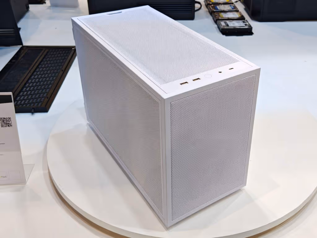 Lian Li B4-MATX : l’esprit DAN Cases A4 passe au MicroATX 4 Lian li b4 matx white mesh