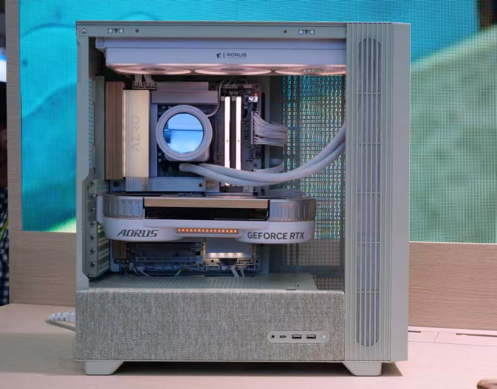 RTX 5080 INFINITY WOOD vitrine pc 01