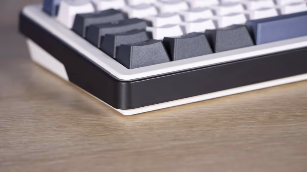 The G LAB Keyz Elite 450 WB corps ABS