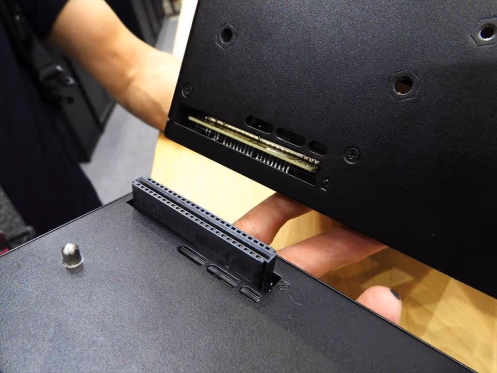 Thermaltake Dock Power : une alimentation PC que l’on remplace sans toucher aux câbles 4 Thermaltake Dock Power computex 2026 06