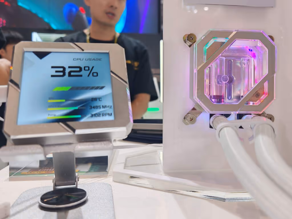 ASRock TAICHI 360 HOLO et AQUA 360 LCD : holographie et double pompe au Computex 9 asrock taichi aqua 360 lcd 03