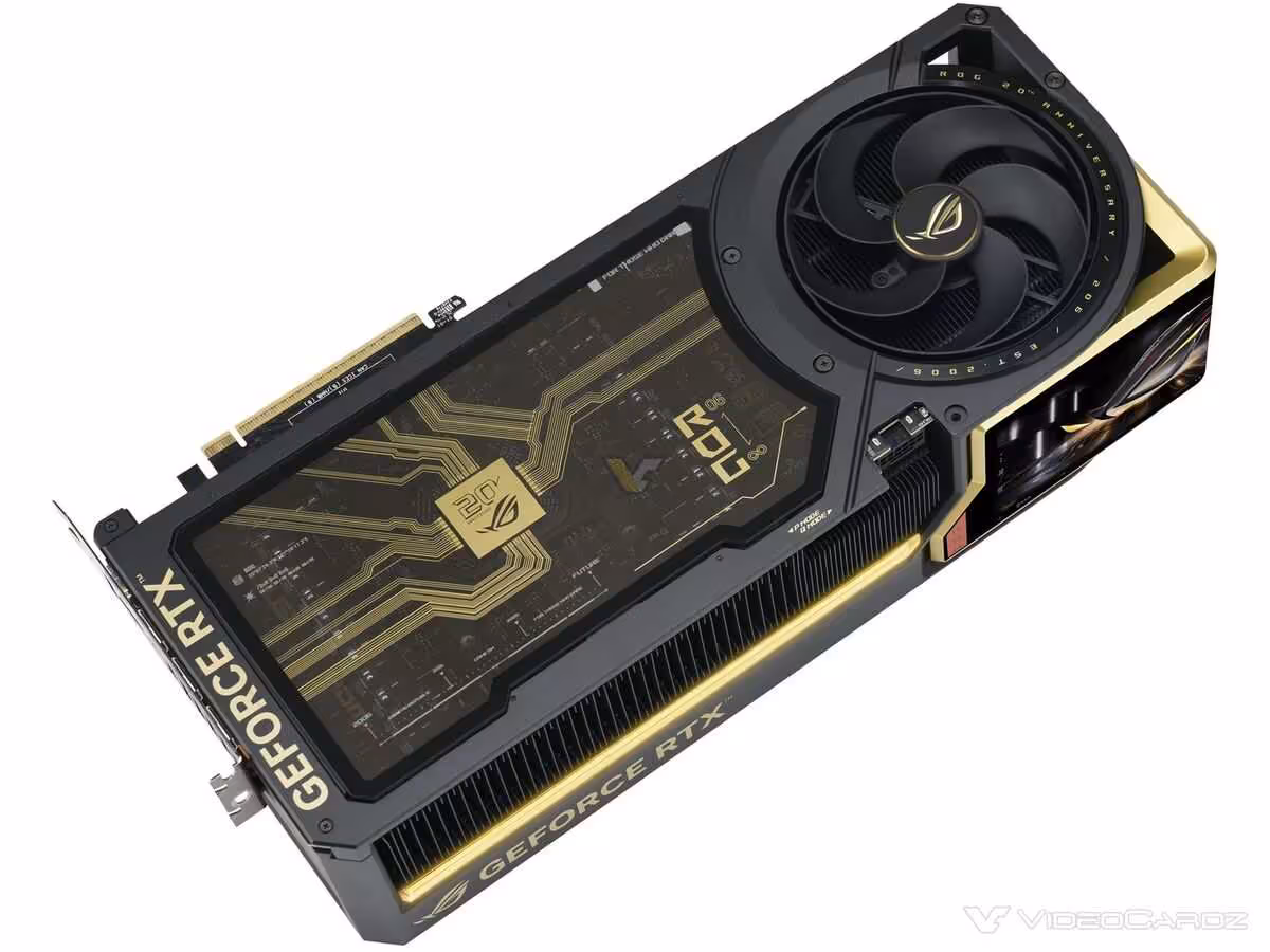 Vue en angle ASUS GeForce RTX ROG, combinaison noir et or.