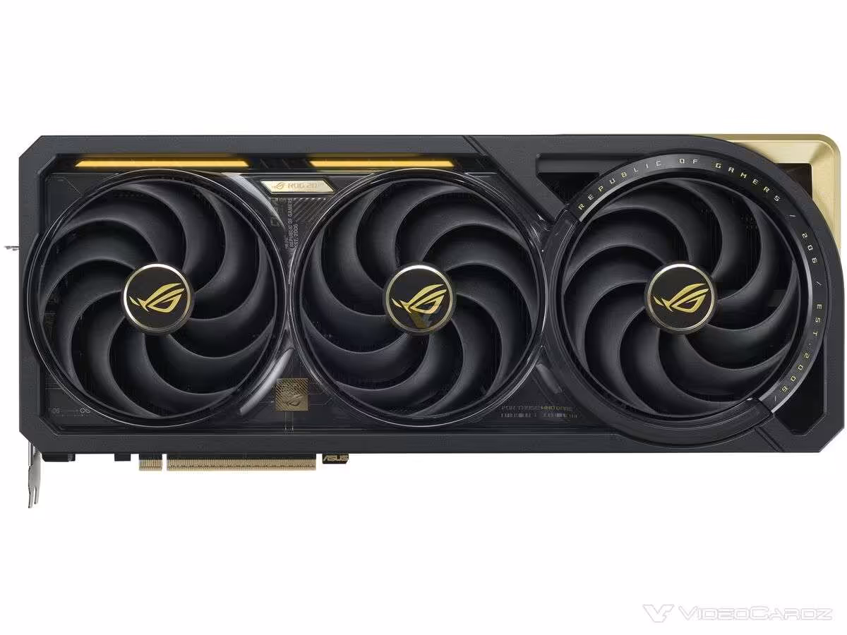 ASUS RTX 5090 triple ventilateur, design frontal, fond blanc.