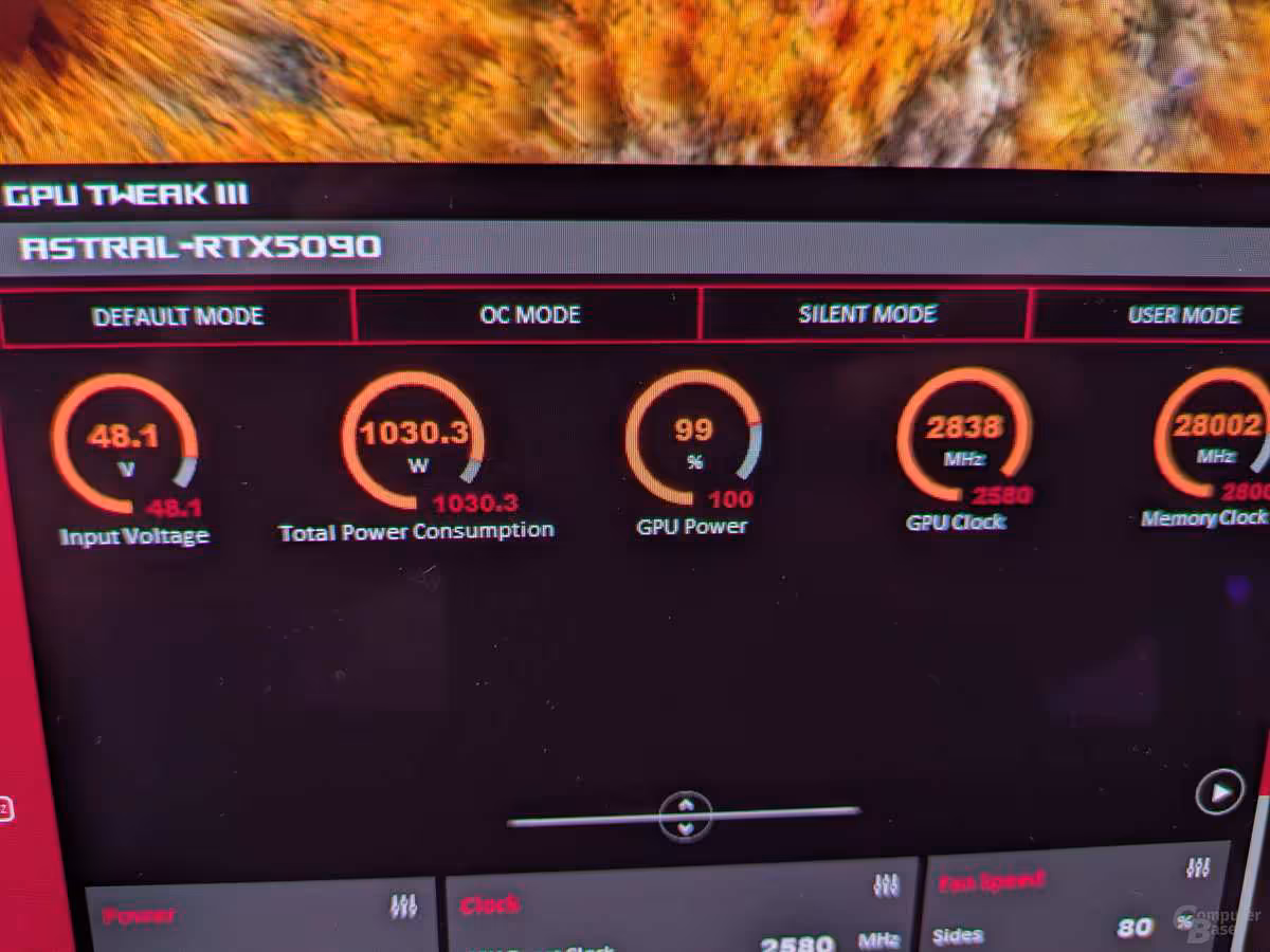 RTX 5090 à 48 V : ASUS pousse une carte modifiée à 1000 W via un seul câble 16 broches 5 Capture d'écran de l'interface GPU ASUS avec spécifications techniques et performance