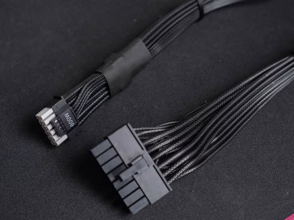 câble 12V 2x6 GIGABYTE GAMING 1000GM PG5