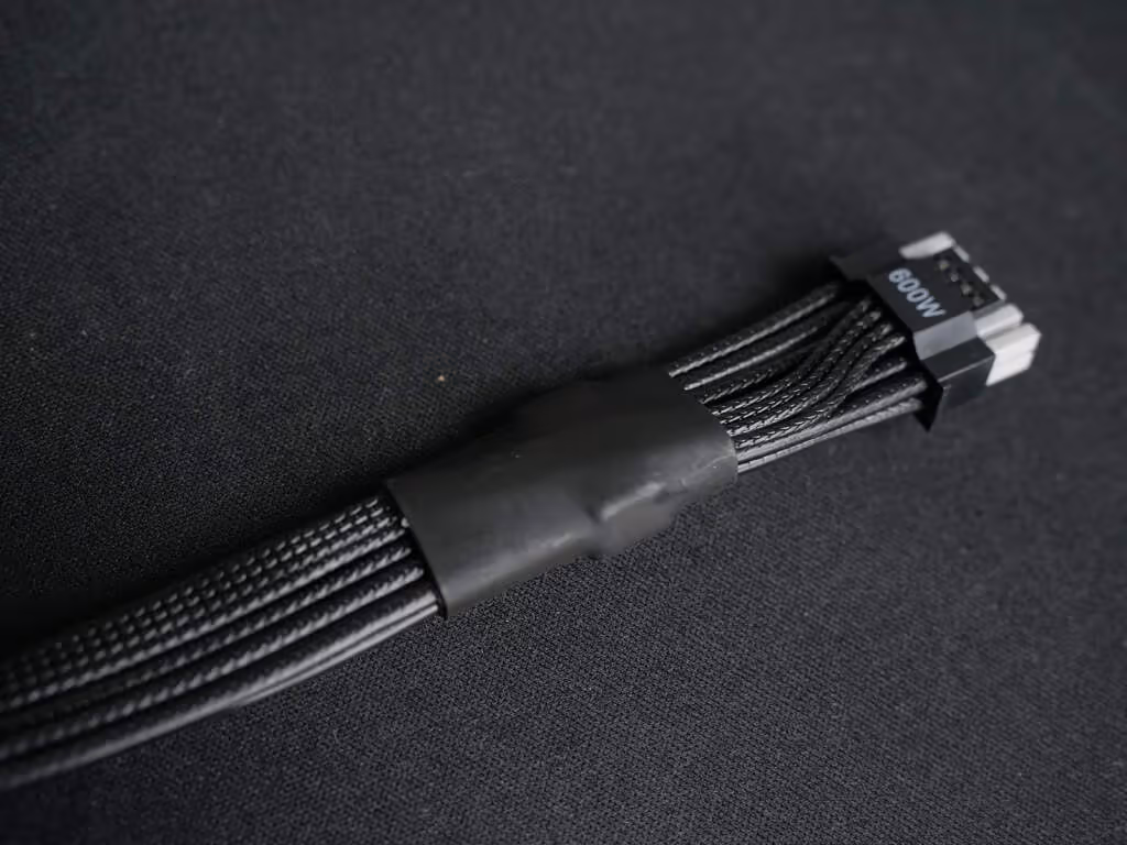câble 12V 2x6 t guard GIGABYTE GAMING 1000GM PG5