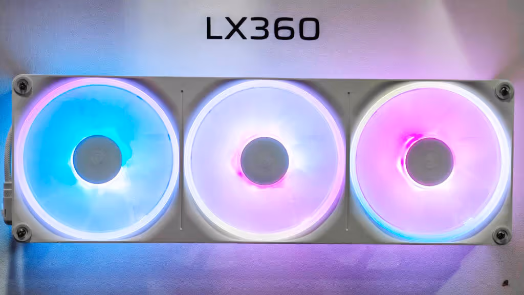 CORSAIR TITAN II ULTRA : radiateur 40 mm, écran 5 pouces et métal liquide 3 corsair bloc lx360