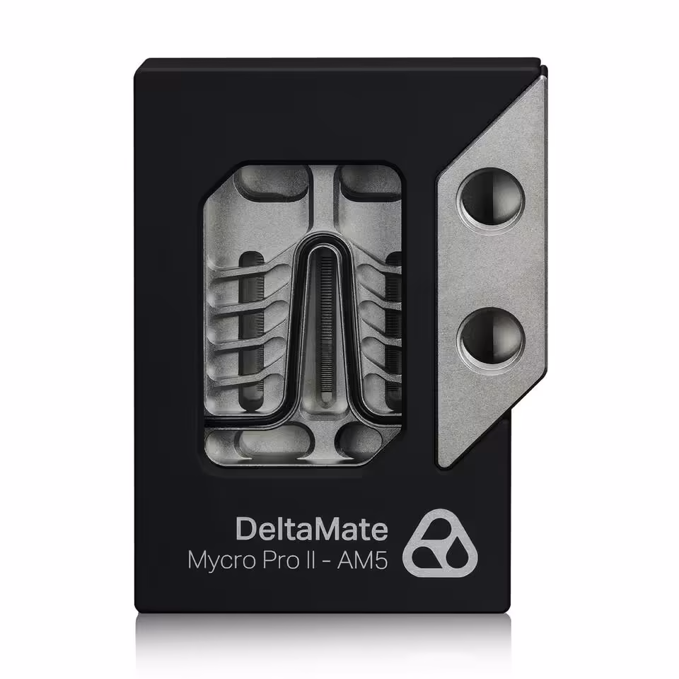 DeltaMate MPII : Thermal Grizzly lance ses waterblocks CPU AM5 et LGA1851 haut de gamme 3 Waterblock Thermal Grizzly DeltaMate Mycro Pro II-AM5, vue frontale avec fenêtre centrale et plaque métallique