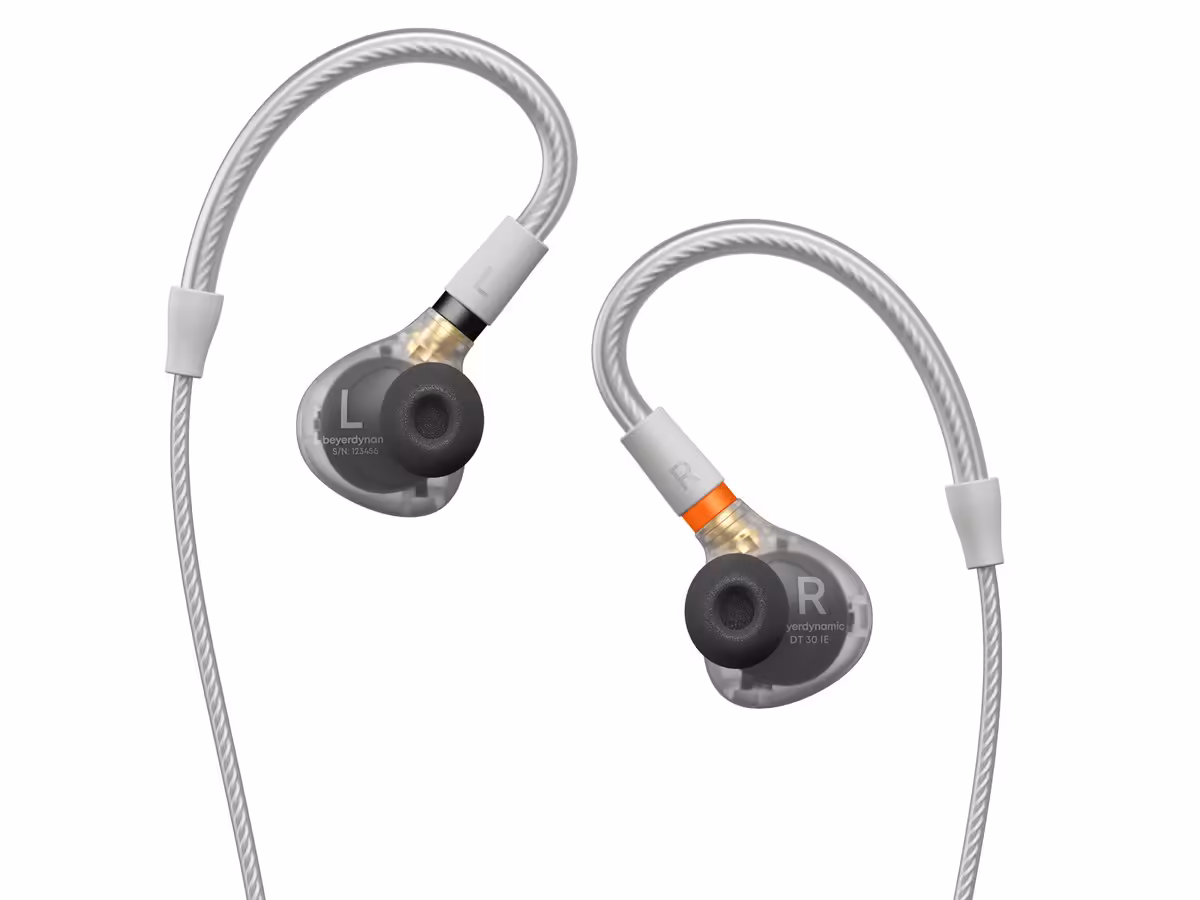 DT 30 IE : Beyerdynamic lance des intras de scène IP54 à 119 € et 39 dB d'isolation 3 Vue rapprochée des écouteurs intra-auriculaires Beyerdynamic DT 30 IE, canaux gauche et droit visibles
