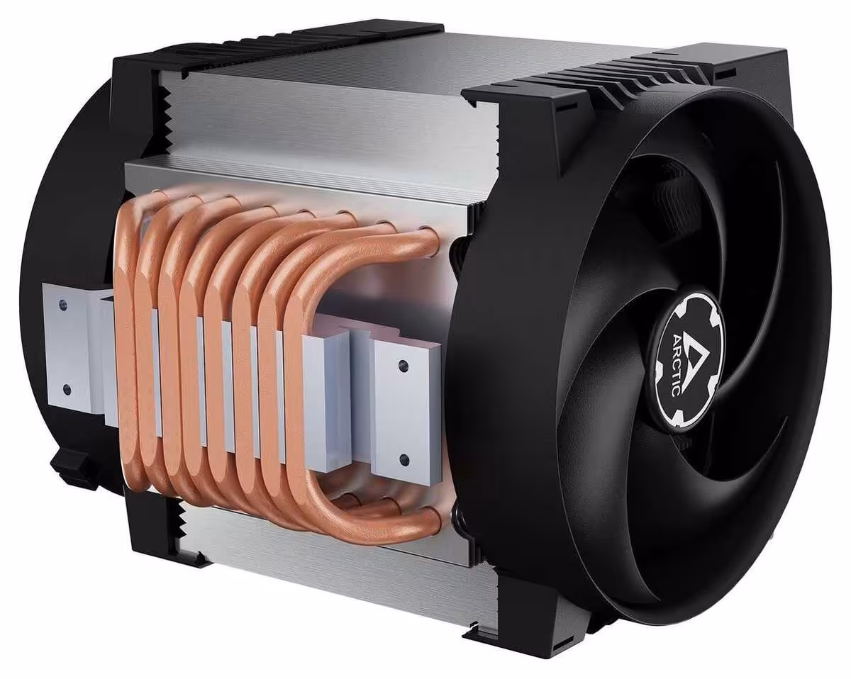 Refroidisseur Arctic Freezer 4U-Altra vu de côté, avec caloducs cuivre et ventilateur noir.