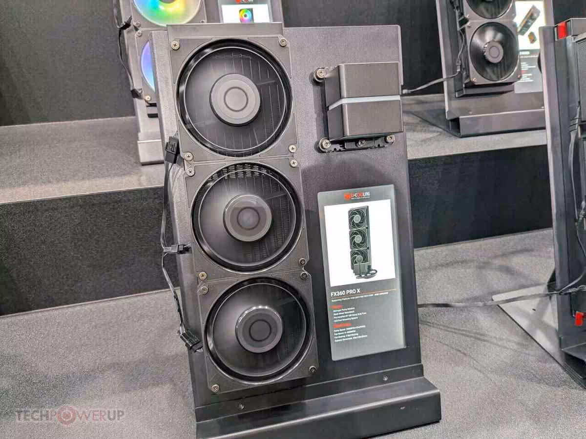 Support de refroidissement ID-Cooling gris avec trois ventilateurs et module latéral compact
