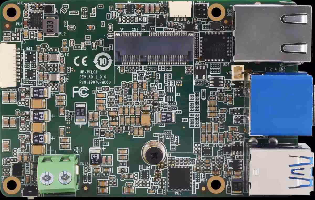 Carte mère embarquée AAEON verte avec ports réseau, USB et connecteurs industriels