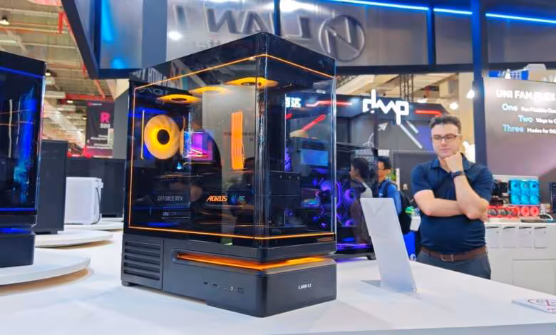 Lian Li UX100 : un boîtier aquarium à 99 $ vu au Computex 2026 1 lian li ux100 hero