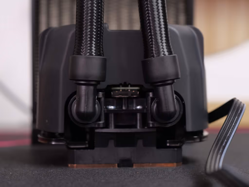Test Noctua NL-LC1-36 : Noctua arrive enfin dans le watercooling AIO 27 noctua nl lc1 36 pompe 02