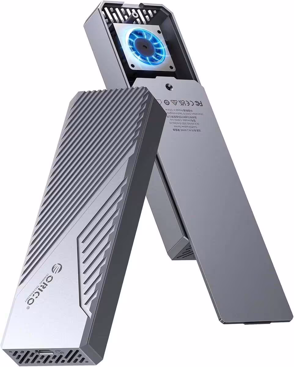 Orico CNM2-U4-GY : un boîtier SSD USB4 à 40 Gbps avec ventilateur et 8 To 2 Boîtier SSD ORICO ouvert en support vertical avec ventilateur de refroidissement intégré