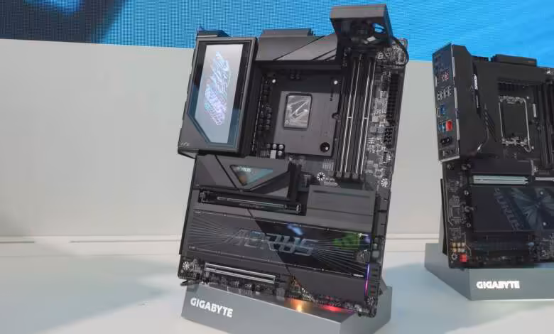 AORUS Z990 PRO : la carte GIGABYTE cachée au Computex confirme la piste Nova Lake-S 1 PCWorld finds AORUS Z990 PRO label on GIGABYTE’s hidden-socket Intel board