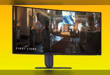 Écran Alienware AW3426DW en fonctionnement avec fond de salle éclairée par un film
