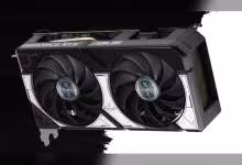 Carte graphique ASUS RTX 5060 DUAL sur fond noir contrasté, design élégant et détails nets.