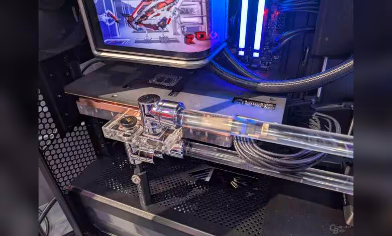 RTX 5090 à 48 V : ASUS pousse une carte modifiée à 1000 W via un seul câble 16 broches 1 Carte graphique ASUS avec éclairage RGB et systèmes de refroidissement, mise en scène professionnelle