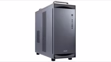 Superordinateur AI ASUS avec châssis métallique et panneaux perforés, design de bureau moderne.