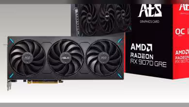 Carte graphique ASUS Megalodon Radeon RX 9070 GRE avec ventilateurs triples et boîte rouge.