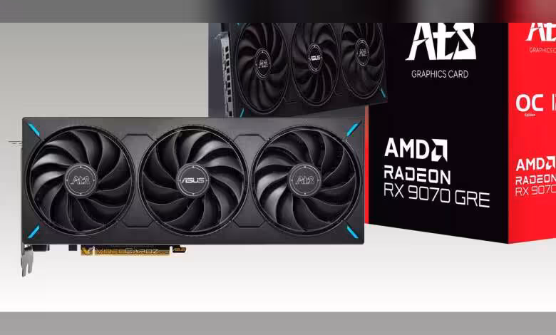 RX 9070 GRE : ASUS étend sa Megalodon ATS au marché mondial avec 12 Go et 2 x 8-pin 1 Carte graphique ASUS Megalodon Radeon RX 9070 GRE avec ventilateurs triples et boîte rouge.