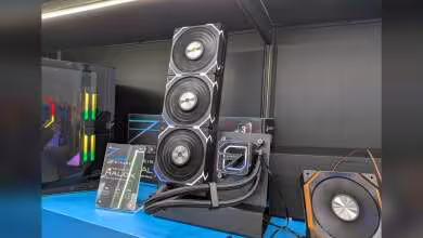 Ensemble Einarex HALOX avec AIO à écran carré, ventilateur triple et boîtier RGB en exposition