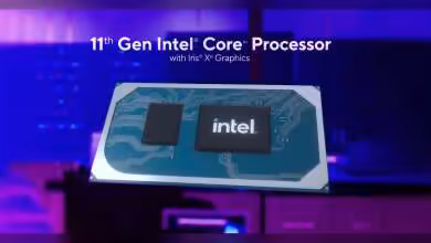 Photo d'un processeur Intel Core de 11e génération avec Iris X Graphics sur fond sombre