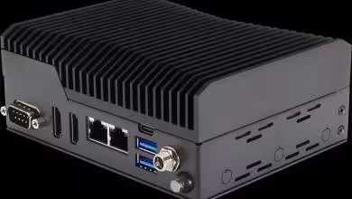 Mini-PC industriel AAEON noir à ailettes, avec VGA, HDMI, Ethernet et USB