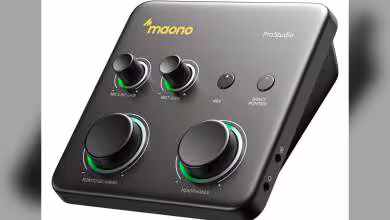 Interface audio Maono ProStudio noire avec boutons gain micro, moniteur caméra et casque
