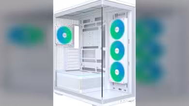 Boîtier Montech TG3 blanc vitré avec trois ventilateurs RGB en façade et un ventilateur arrière.