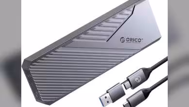 Boîtier SSD externe ORICO CNM2-U4-GY avec câble USB4 et connecteurs USB-C visibles