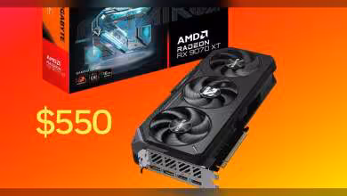 Carte graphique AMD Radeon RX 9070 XT avec boîte Gigabyte fond orange vif, prix affiché $550