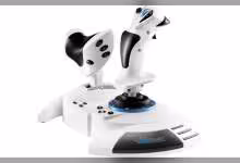 Thrustmaster T.Flight Hotas 5 blanc sur fond blanc, joystick et base avec boutons visibles