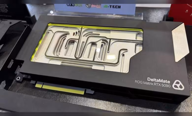 Thermal Grizzly DeltaMate enrichit sa gamme avec des waterblocks CPU et ses premiers ventilateurs 1 Waterblock Thermal Grizzly DeltaMate ROG Matrix RTX 5090, finition noire avec canalisation visible