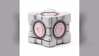 Cube Companion style Portal, couleurs vives et fond blanc neutre