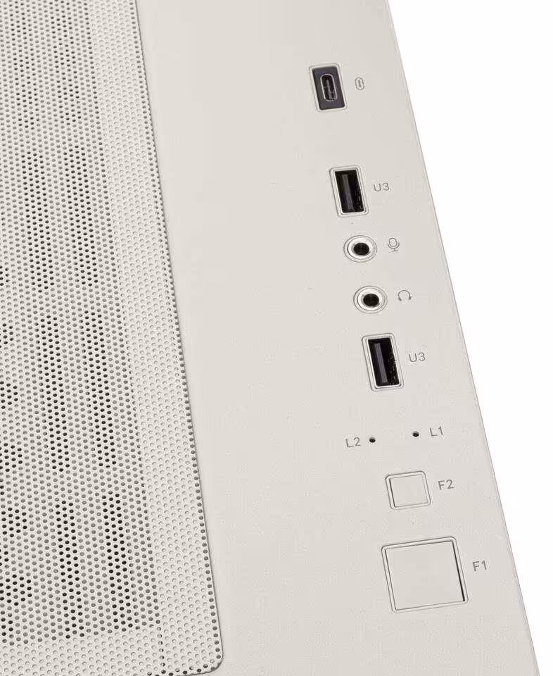Gros plan des ports USB, jack audio et boutons F1 F2 sur la façade latérale du SilverStone FLP03