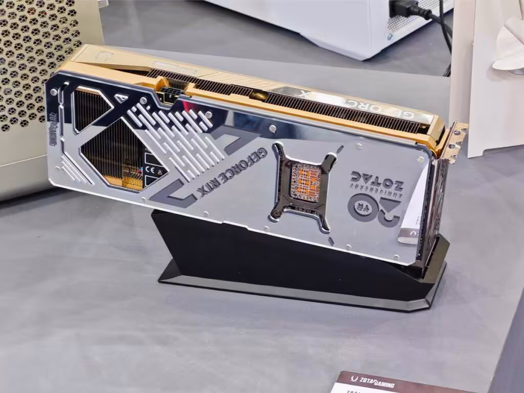 ZOTAC MAGNUS ONE ULTRA : une vraie RTX 5080 desktop dans un mini-PC de 11,46 litres 8 zotac gaming ge force rtx 5070 ti solid sff oc 20th anniversary edition bp
