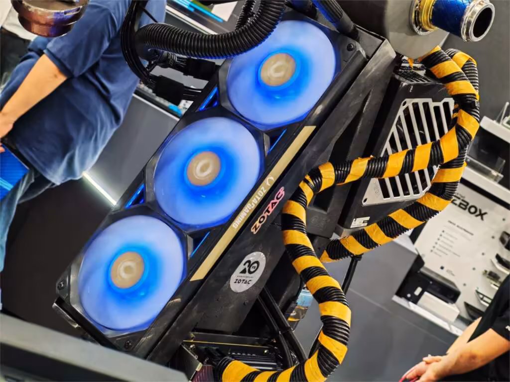 RTX 5080 : ZOTAC expose deux cartes, water block intégral et AIO 360 mm 6 zotac gaming rtx 5080 arcticstorm computex 2026 04