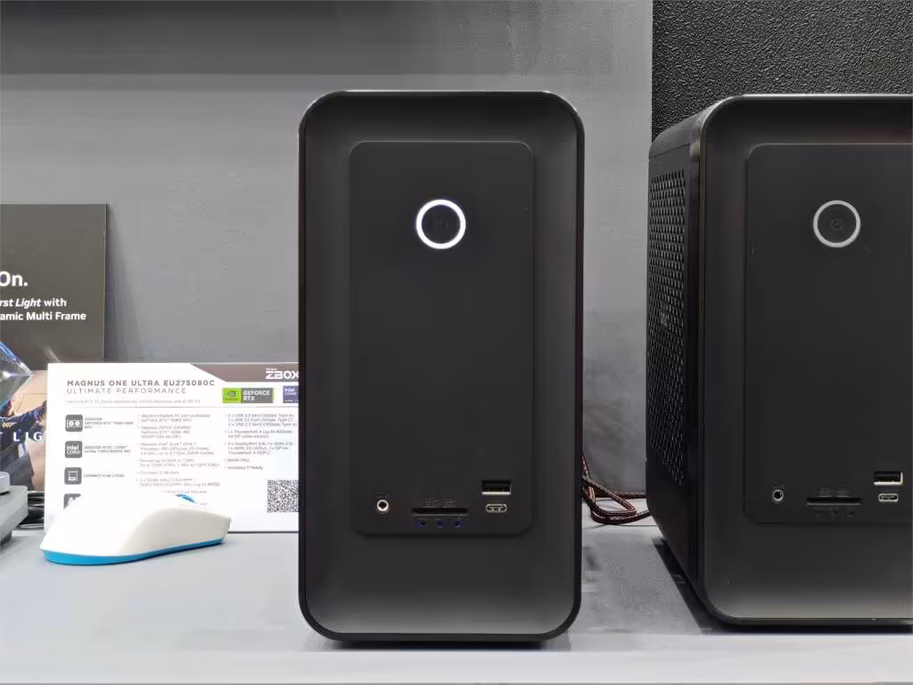 ZOTAC MAGNUS ONE ULTRA : une vraie RTX 5080 desktop dans un mini-PC de 11,46 litres 2 zotac magnus one ultra rtx 5080 desktop mini pc 01
