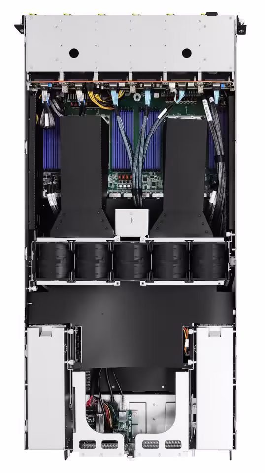 AMD EPYC 9006 : ASRock Rack prépare ses serveurs Venice pour l’IA et le HPC 3 Vue frontale interne d’un serveur rack ASRock Rack, ventilateurs, câblage et cartes mères visibles