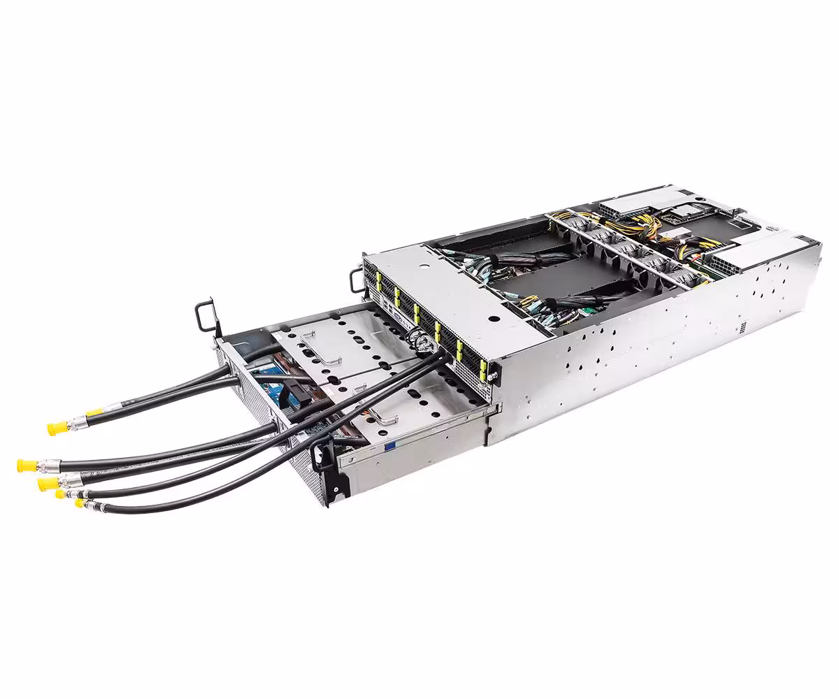 AMD EPYC 9006 : ASRock Rack prépare ses serveurs Venice pour l’IA et le HPC 4 Serveur ASRock Rack 2U avec câbles réseau à l’avant, châssis ouvert sur fond blanc